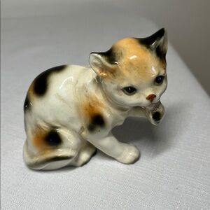 Vintage Calico Cat Figurine. 3”. Hand decorated. Add to your collection!